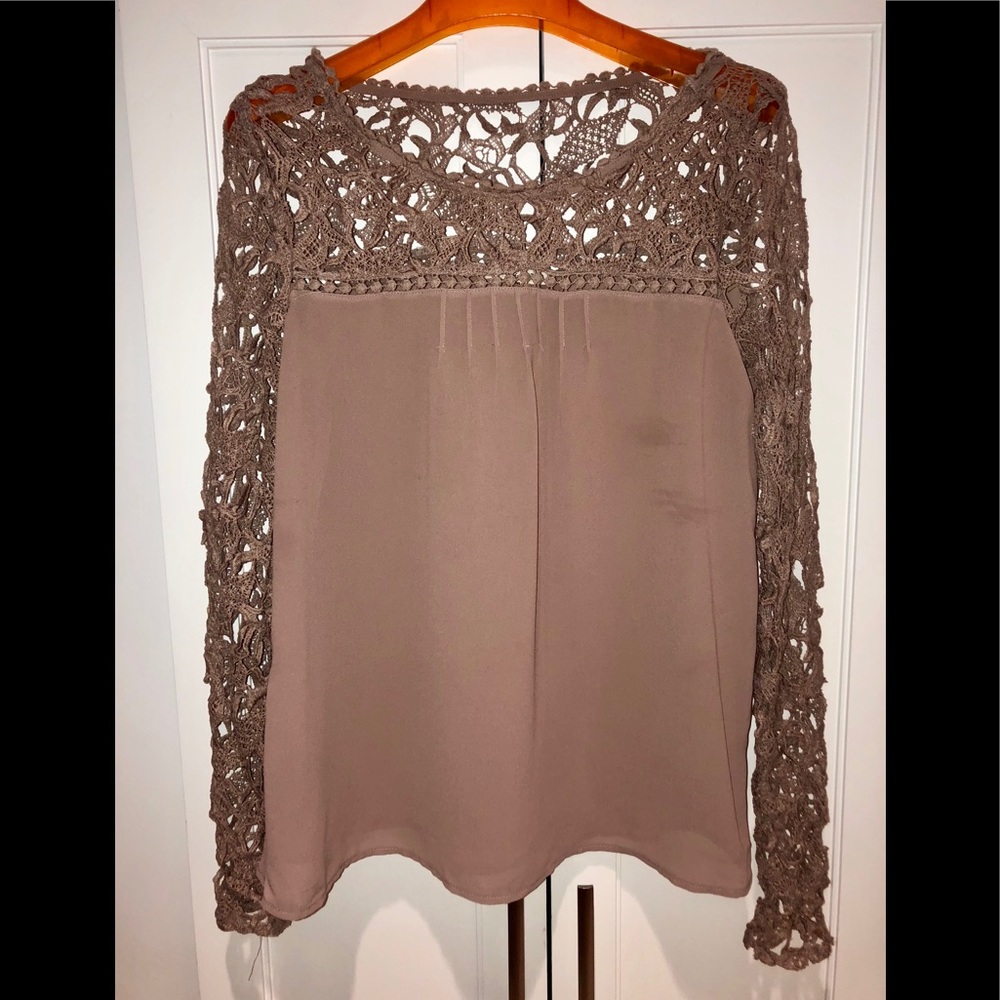 Boutique dusty rose crocheted neckline & sleeves.